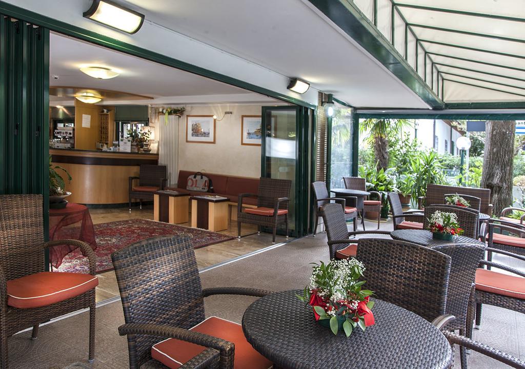 Hotel Verdemare Rimini Exterior photo